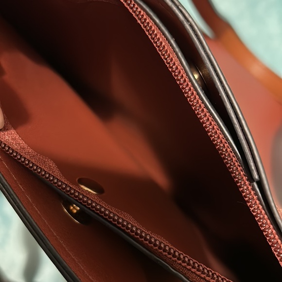 A brown maroon color purse - Picture 4 of 6